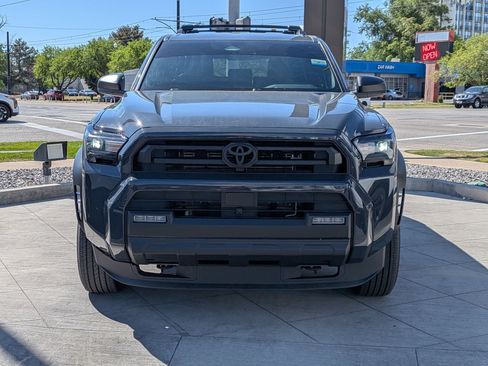 Used 2025 Toyota 4Runner SR5 AWD/4WD image 9