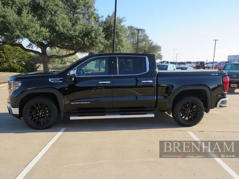 Used 2024 GMC Sierra 1500 SLT image 2