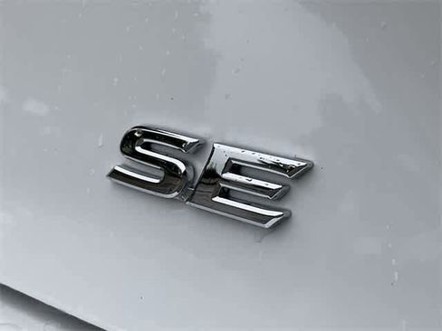 Used 2025 Toyota Camry SE image 11