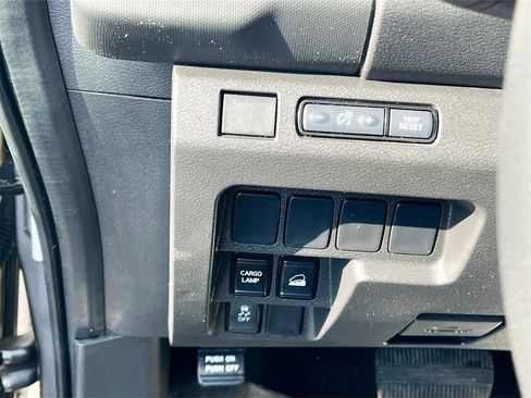 Used 2024 Nissan Frontier SV image 10