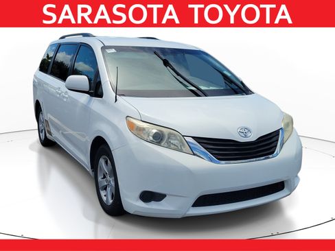 Used 2012 Toyota Sienna LE FWD image 1