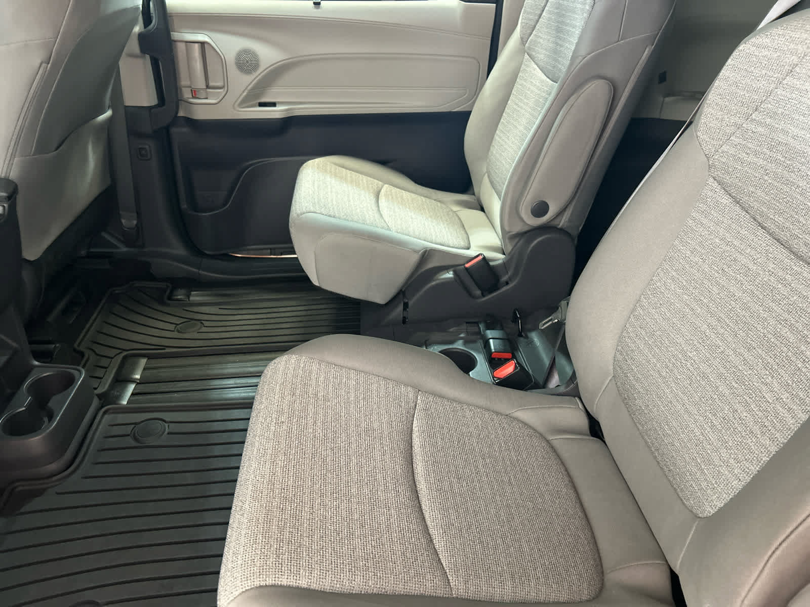 Used 2021 Toyota Sienna LE AWD/4WD image 10