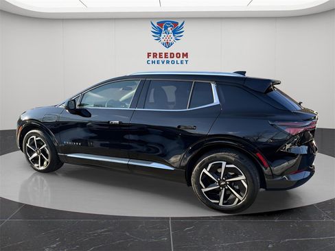 Used 2025 Chevrolet Equinox EV LT image 3