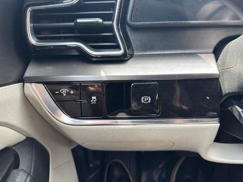 Used 2023 Kia Sportage EX FWD image 16