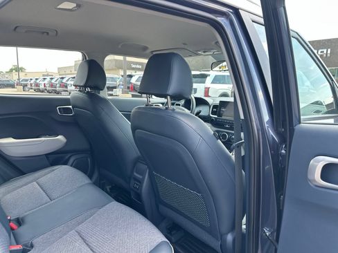 Used 2025 Hyundai Venue Limited FWD image 22