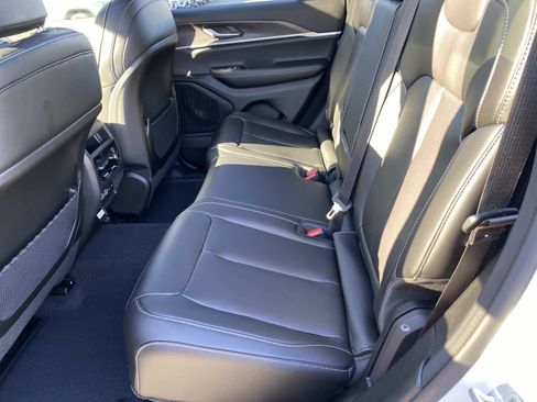 New 2025 Jeep Grand Cherokee Limited w/ Black Appearance Package image 7