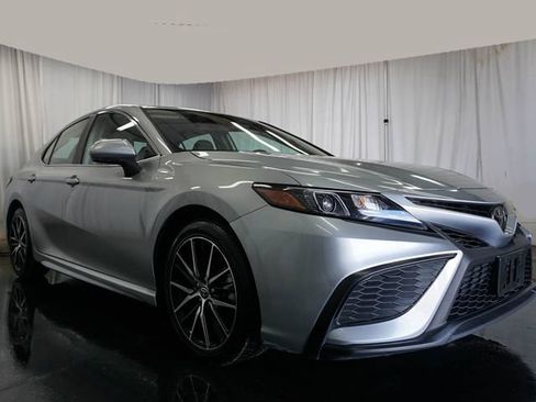 Used 2024 Toyota Camry SE FWD image 2