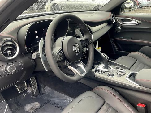 New 2025 Alfa Romeo Giulia AWD w/ Driving Assist Package image 5