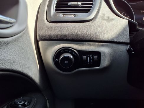 Used 2021 Jeep Compass Latitude w/ Sun and Sound Group FWD image 13