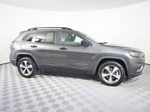 Used 2022 Jeep Cherokee Limited image 8