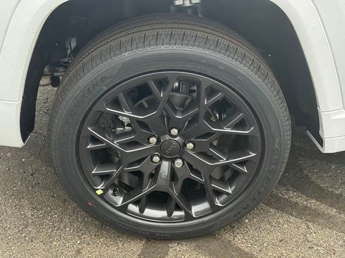 New 2026 Jeep Grand Cherokee Summit AWD/4WD image 12