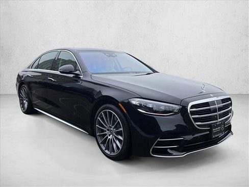 Used 2024 Mercedes-Benz S 580e 4MATIC Sedan image 3