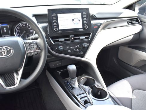 Used 2021 Toyota Camry LE image 20