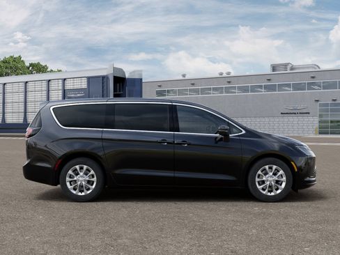 New 2027 Chrysler Pacifica Limited w/ Family Tech Group AWD/4WD image 47