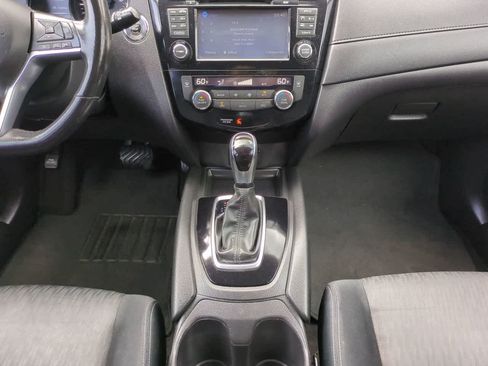 Used 2017 Nissan Rogue SV w/ SV Premium Package FWD image 18