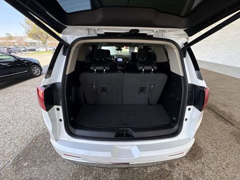 Certified 2019 GMC Acadia Denali w/ Technology Package image 27