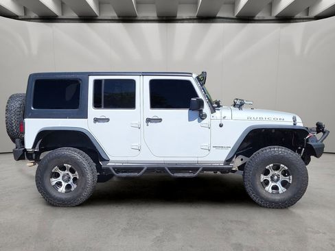 Used 2017 Jeep Wrangler Unlimited Rubicon w/ Connectivity Group AWD/4WD image 4
