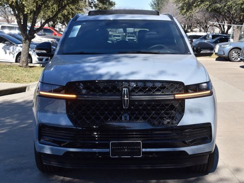 New 2025 Lincoln Navigator Reserve w/ Jet Appearance Package AWD/4WD image 9
