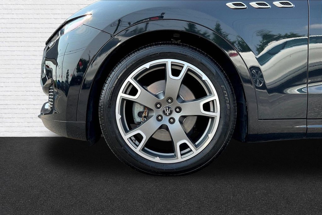 Used 2023 Maserati Levante GT AWD/4WD image 32