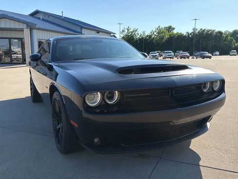 Used 2018 Dodge Challenger R/T w/ Blacktop Package RWD image 29