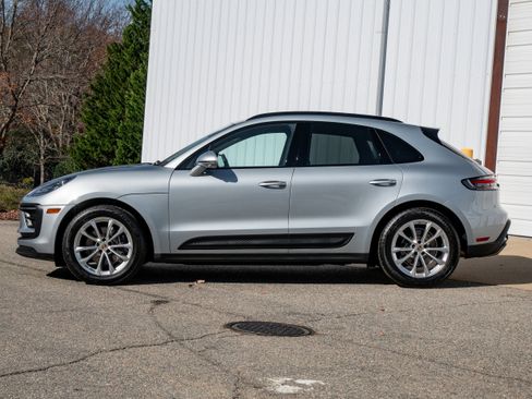 Used 2023 Porsche Macan image 2