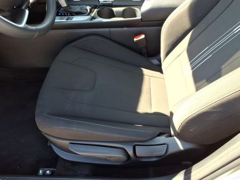 Used 2025 Hyundai Elantra SEL image 16