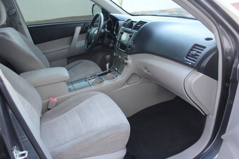 Used 2013 Toyota Highlander 4WD w/ Cold Weather Pkg image 20