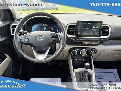 Used 2025 Hyundai Venue SEL FWD image 6
