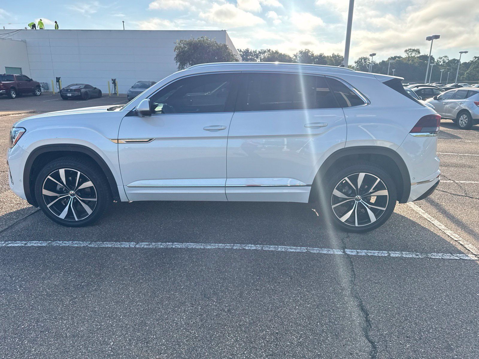 Used 2024 Volkswagen Atlas Cross Sport SEL Premium R-Line AWD/4WD image 8