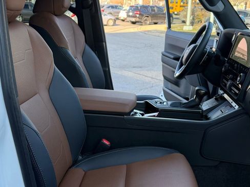 Used 2025 Lexus GX 550 w/ Accessory Package (Z1) image 16