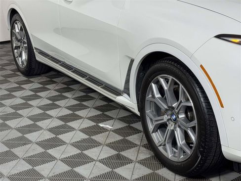 Used 2024 BMW X7 xDrive40i w/ Premium Package image 12