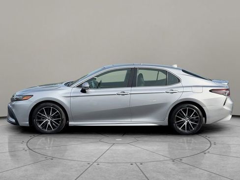 Certified 2023 Toyota Camry SE w/ Convenience Package image 3