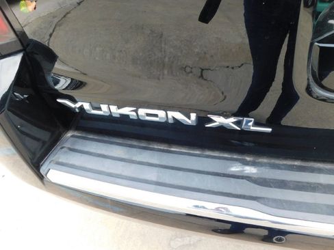 Used 2015 GMC Yukon XL Denali w/ Touring Package image 12