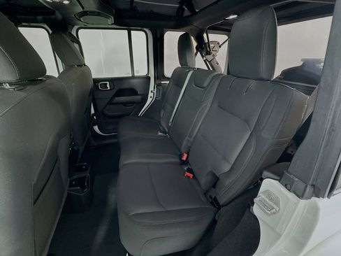 Used 2022 Jeep Wrangler Unlimited Sahara image 23