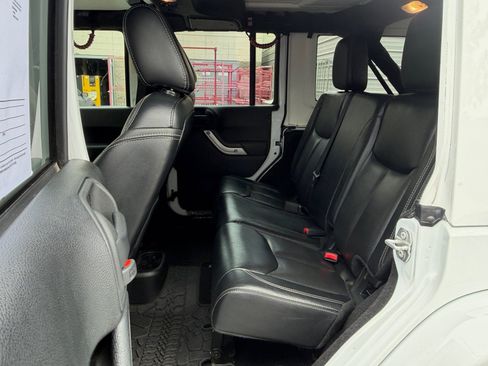 Used 2016 Jeep Wrangler Unlimited Rubicon AWD/4WD image 24
