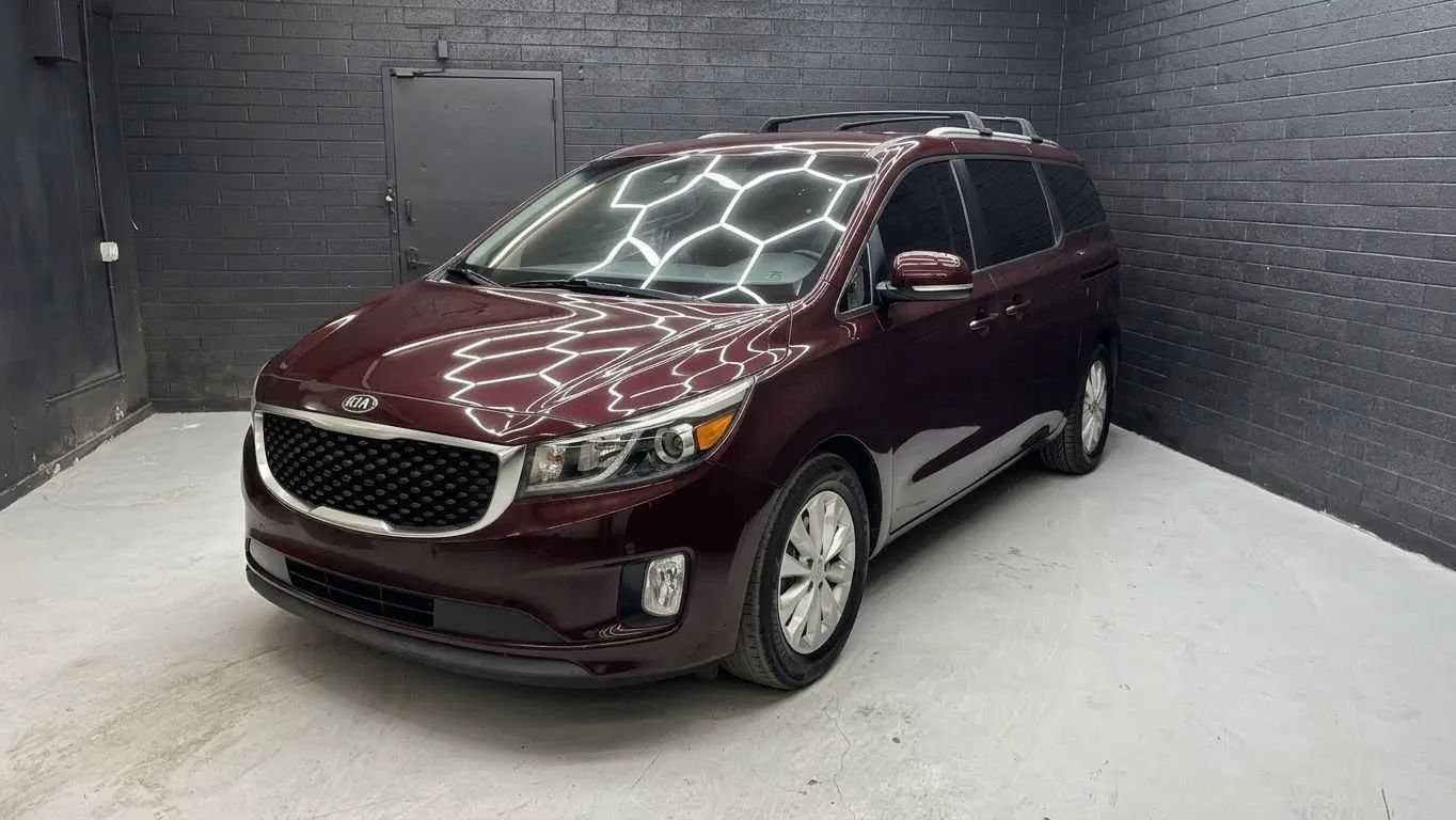 Used 2018 Kia Sedona EX FWD image 2