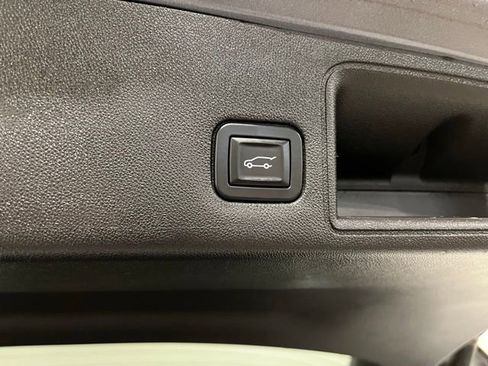 Used 2018 GMC Terrain SLT w/ Infotainment Package II AWD/4WD image 16