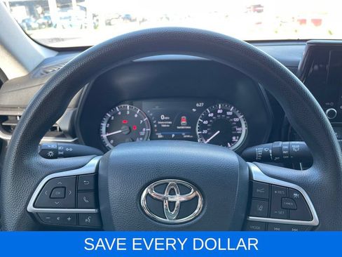Used 2023 Toyota Highlander L FWD image 8