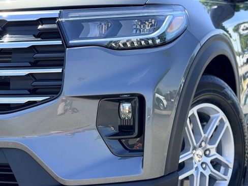 New 2026 Ford Explorer Active RWD image 3