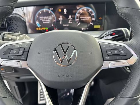 New 2026 Volkswagen Tiguan SE R-Line FWD image 14