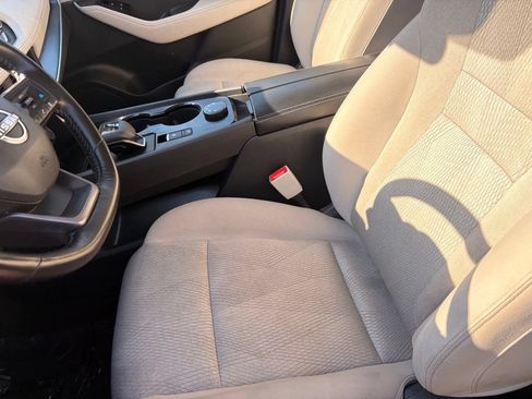 Used 2025 Nissan Rogue SV AWD/4WD image 19