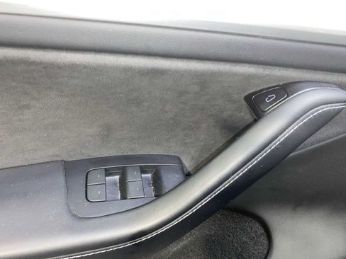 Used 2023 Tesla Model Y Long Range AWD/4WD image 21