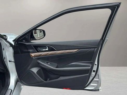 Used 2017 Nissan Maxima Platinum image 27