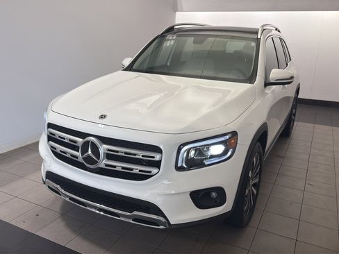 Used 2023 Mercedes-Benz GLB 250 image 2