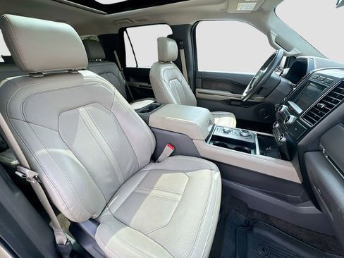 Used 2018 Ford Expedition Limited w/ Equipment Group 301A AWD/4WD image 27