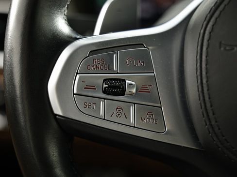 Used 2022 BMW 740i w/ M Sport Package image 34