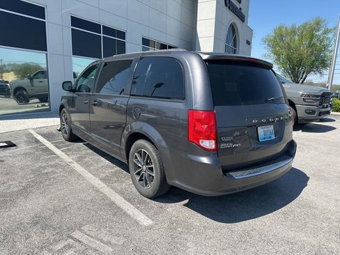 Used 2018 Dodge Grand Caravan GT image 4