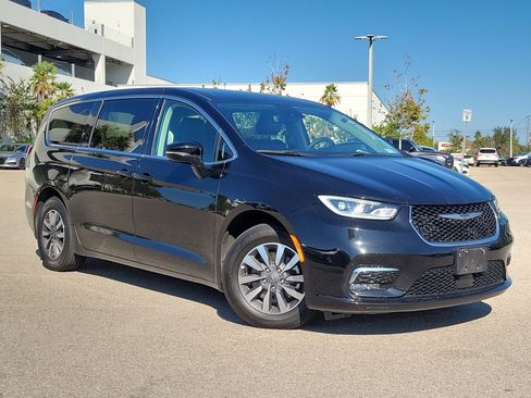 Used 2024 Chrysler Pacifica Select image 31