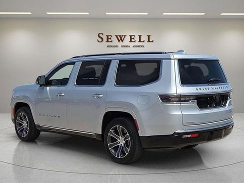 Used 2023 Jeep Grand Wagoneer 4WD image 3