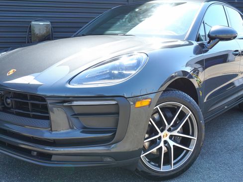 Certified 2024 Porsche Macan AWD/4WD image 7